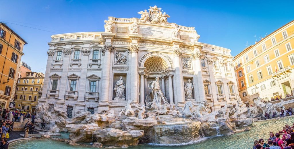 La splendide Fontaine de Trevi, considérée comme l'une des plus belles fontaines européennes