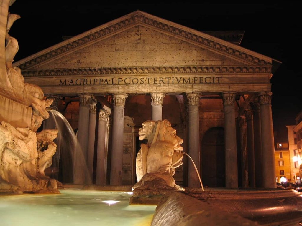 Le Panthéon de Rome avec sa fontaine