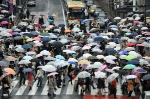 Les rues de Tokyo sous la pluie