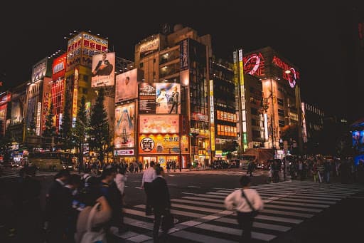 les rues de Tokyo de nuit pour un voyage de 3 jours