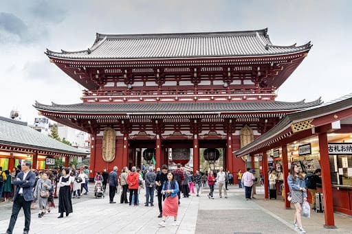 Profitez de vos 5 jours pour visiter le temple Senso-ji, à Asakusa
