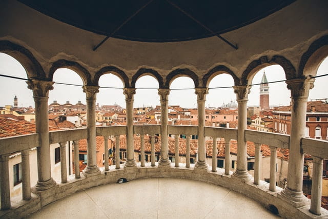 L’insolite palais Contarini del Bovolo et son fameux escalier escargot à Venise