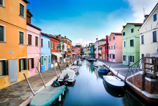 Burano, un lieu insolite de Venise : l’île des pêcheurs et ses arcs-en-ciel