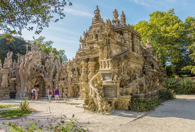 Le palais idéal du facteur cheval, un des lieux insolites de Lyon