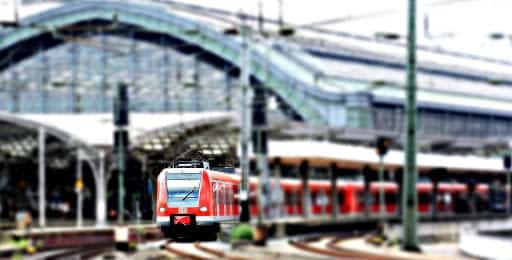 Les navettes conduisant à une gare pour rejoindre Lyon depuis l’aéroport