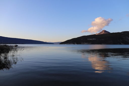Profiter du lac d’Annecy quand il pleut