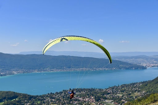 Survoler le lac d’Annecy en parapente durant vos 3 jours