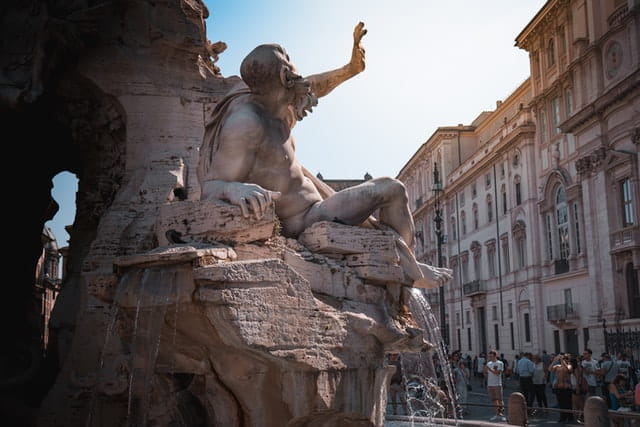 Allez à la Piazza Navona pour vos 4 jours à Rome