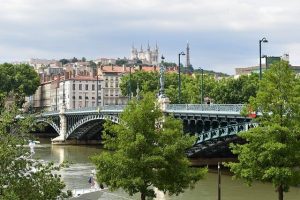 Comment voyager pas cher à Lyon ?