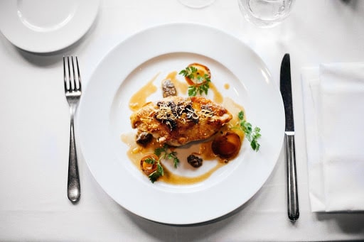 Plat lyonnais dans un restaurant de Lyon