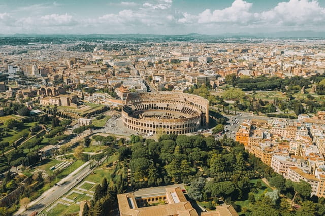 Vue aérienne du Colisée durant vos 4 jours à Rome