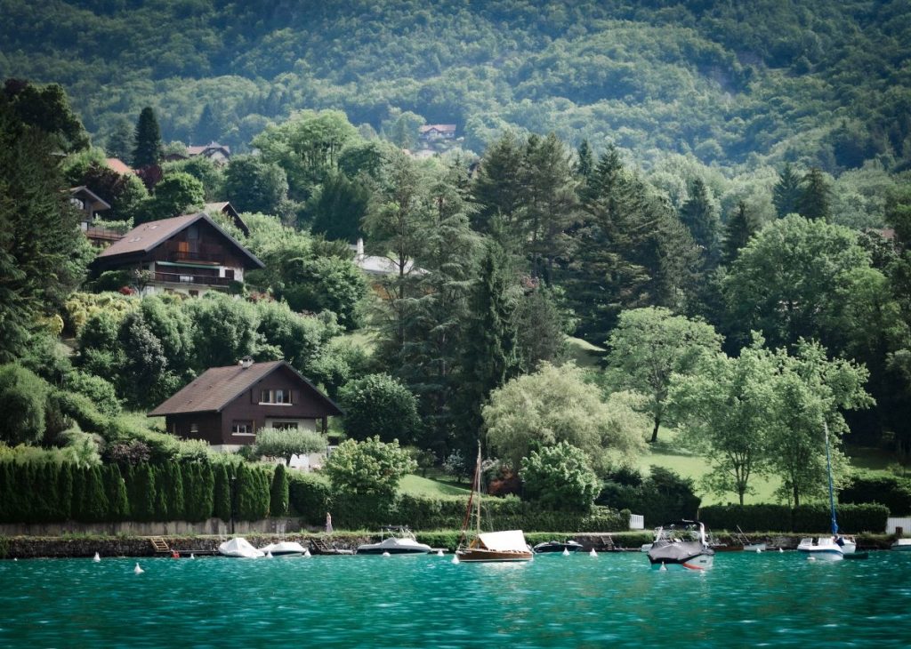hôtel au bord du lac d'Annecy