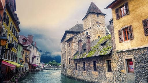 Les canaux d'Annecy à parcourir durant vos 6 jours de vacances