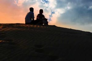 Amoureux dans le désert à Marrakech