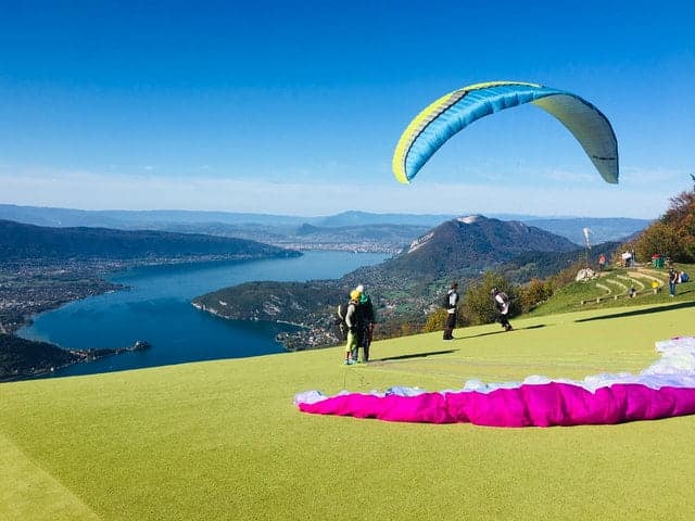 Survoler le lac d’Annecy en parapente