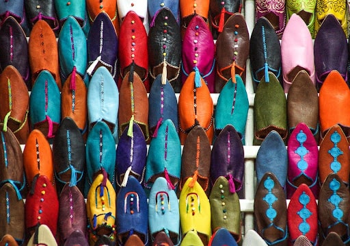 Les souks, un des marchés les plus animés de Marrakech