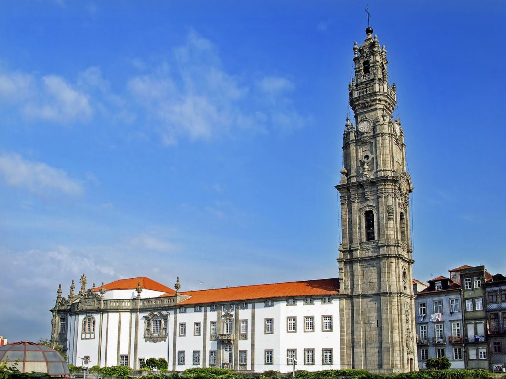 la Torre dos Clerigos à Porto