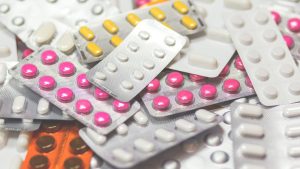 Comment trouver une pharmacie de garde lors d'un voyage ?