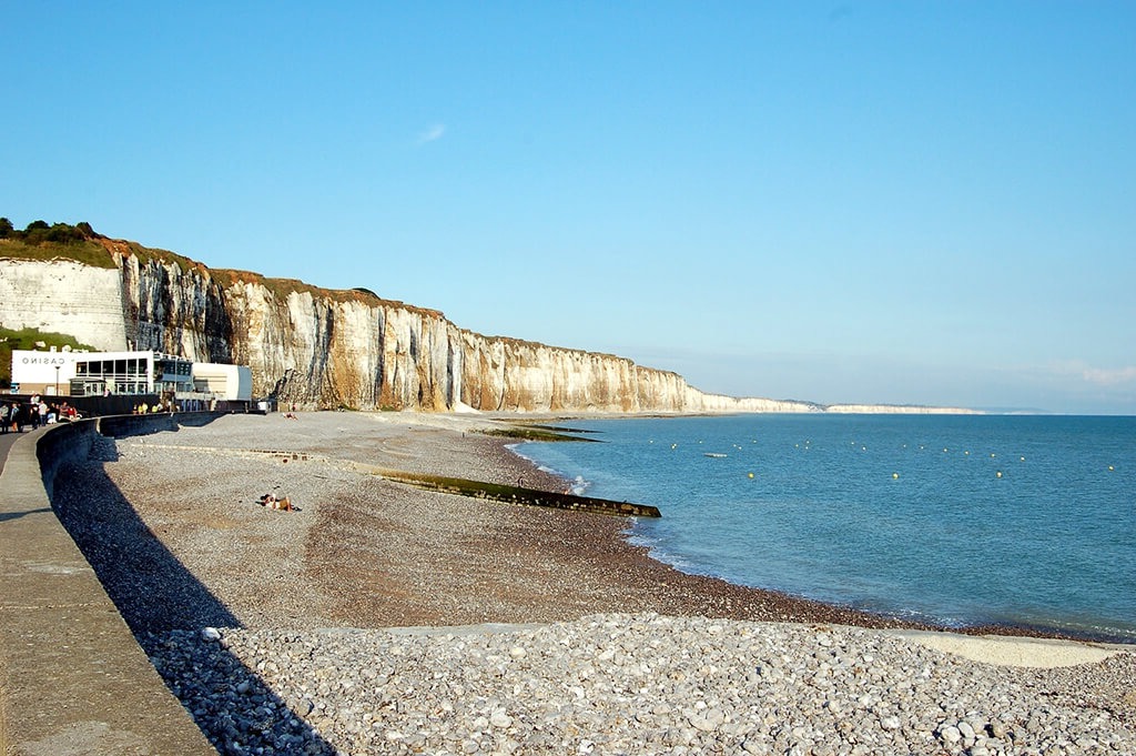 Plage de Veules avec vue sur la falaise
