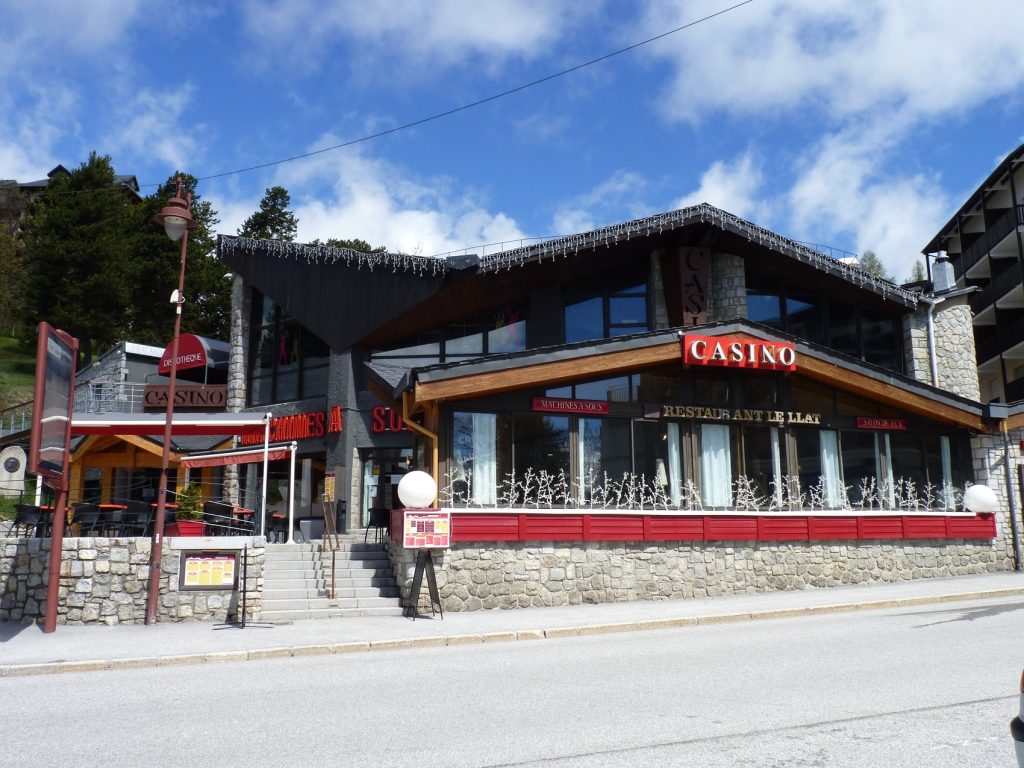 Le Casino-Cinéma à Font-Romeu-Odeillo-Via