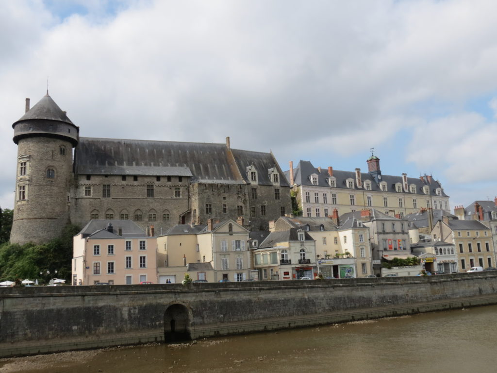 le vieux château de Laval