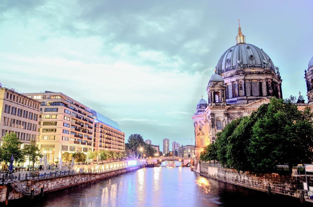cathédrale et logements à Berlin