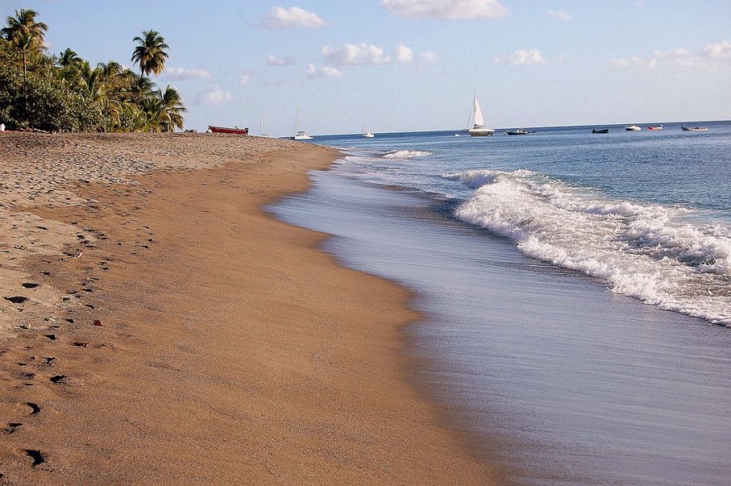 plage de sable en martinique