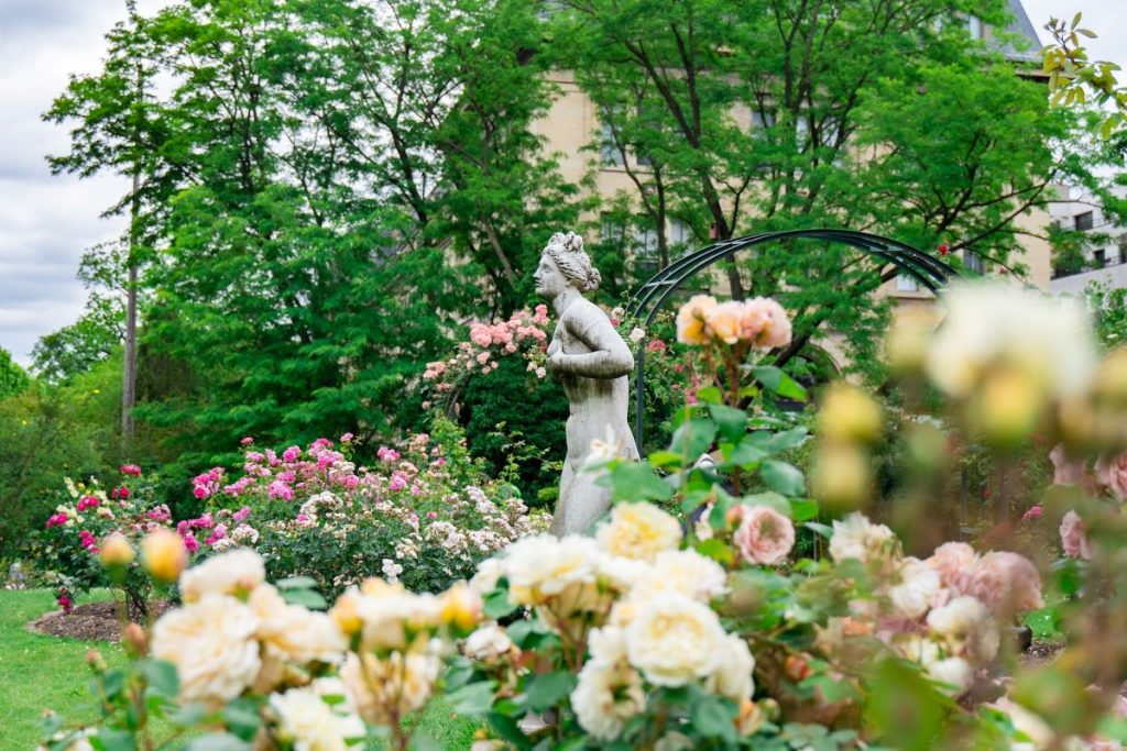 statue au Jardin des Plantes Paris