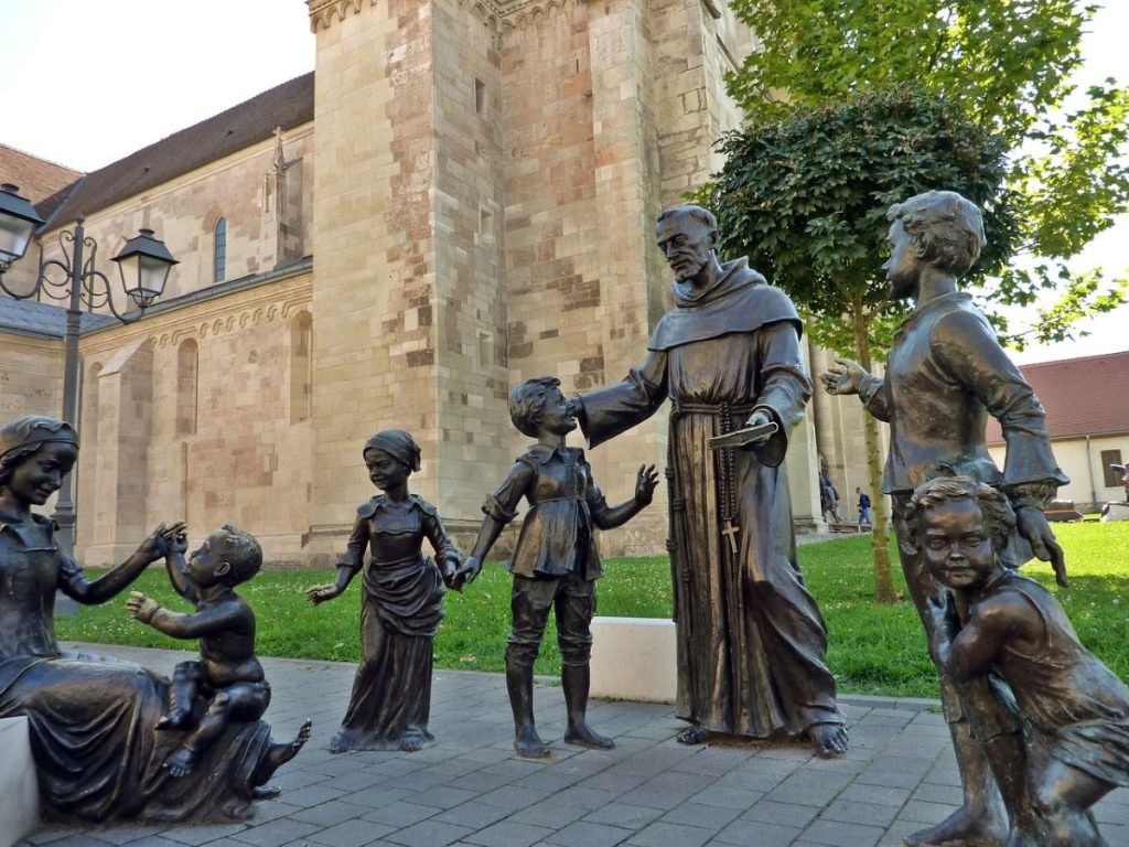 statues à Alba-la-Romaine