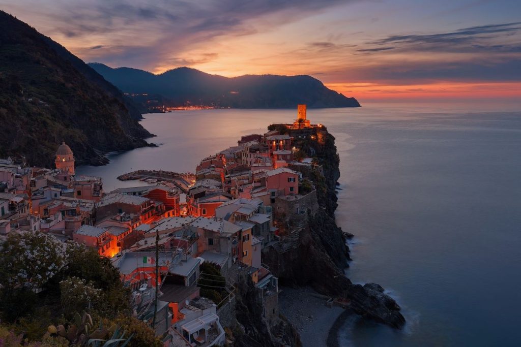 village italien coucher de soleil