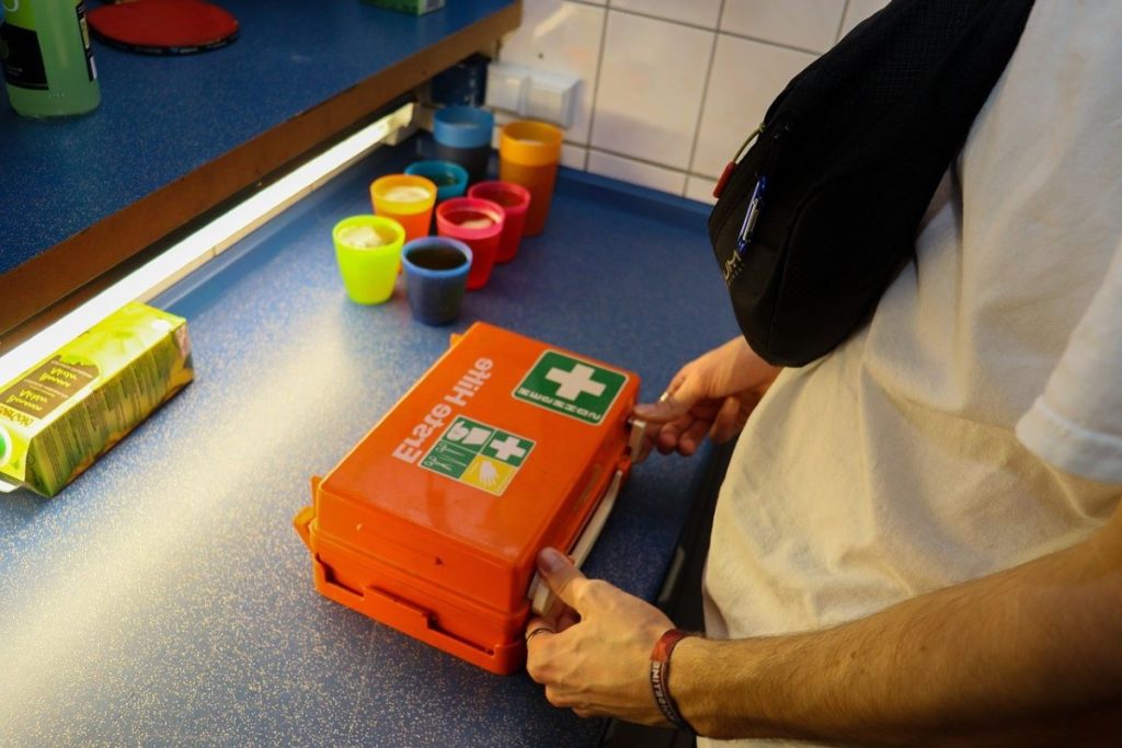 trousse de premier secours en voyage