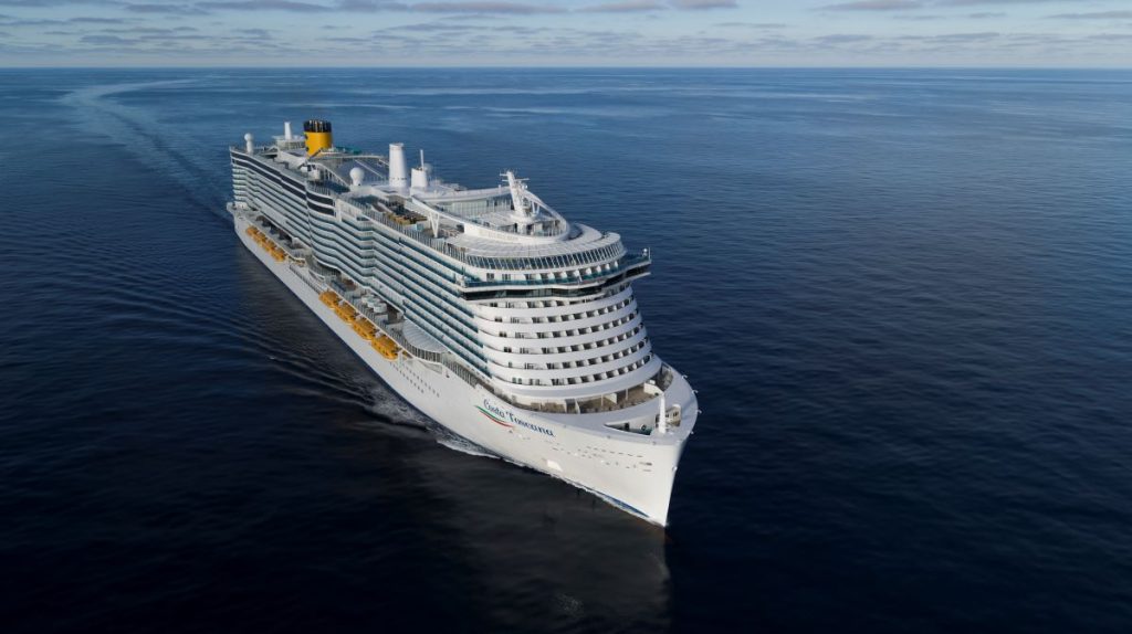 bateau Costa Croisière dans la mer des Caraibes