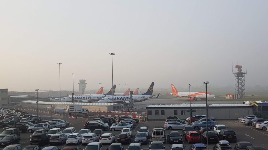 garer voiture parking aéroport