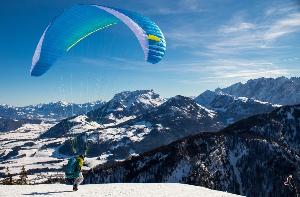 parapente à la montagne