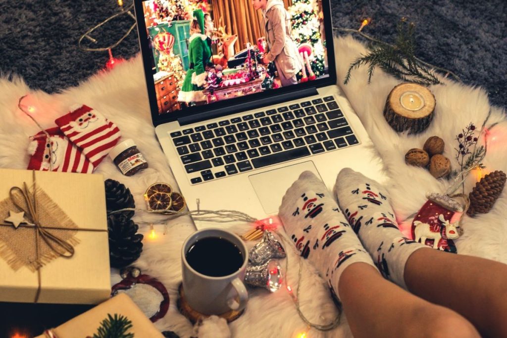 ordinateur avec film de noel