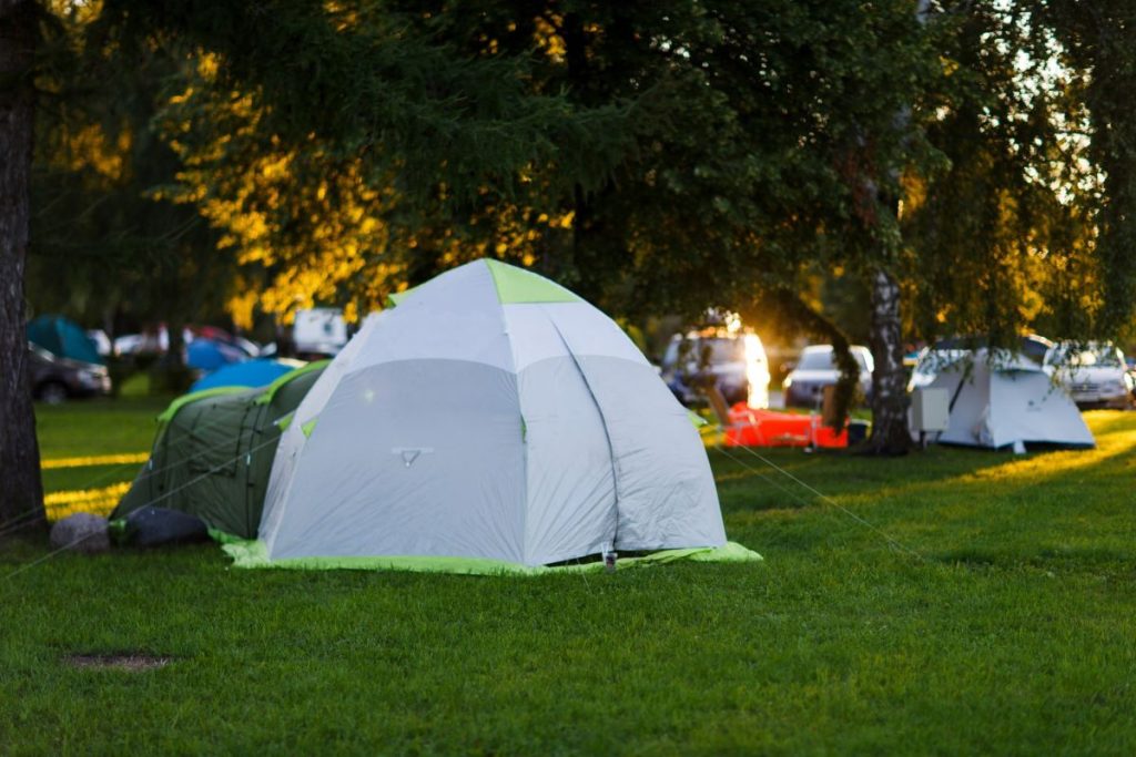 vacances en camping avec tente