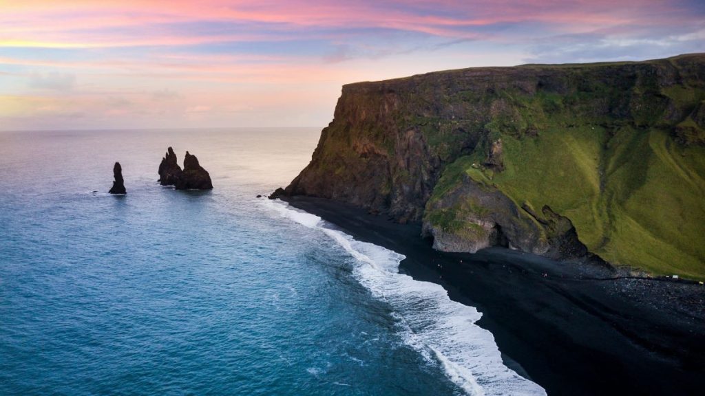 plage de Reynisfjara au sable noir