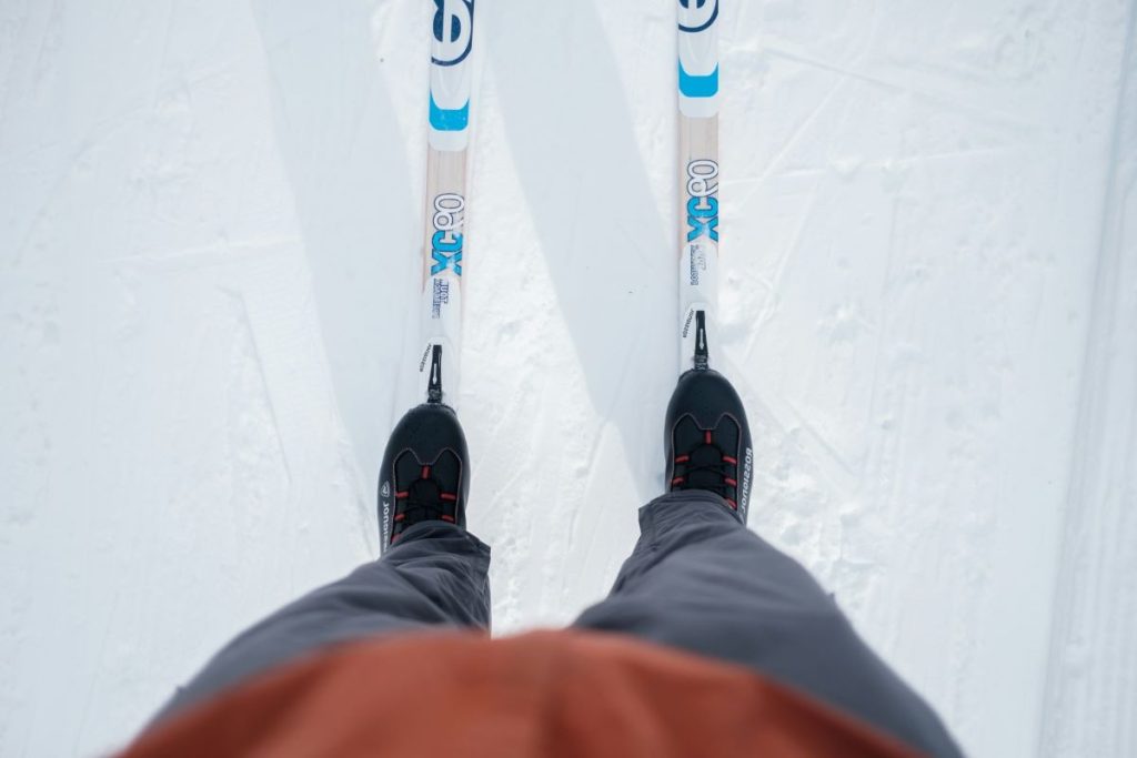 ski sur piste avec neige