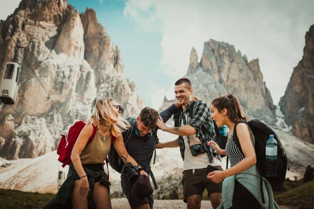 se faire des amis en vacances