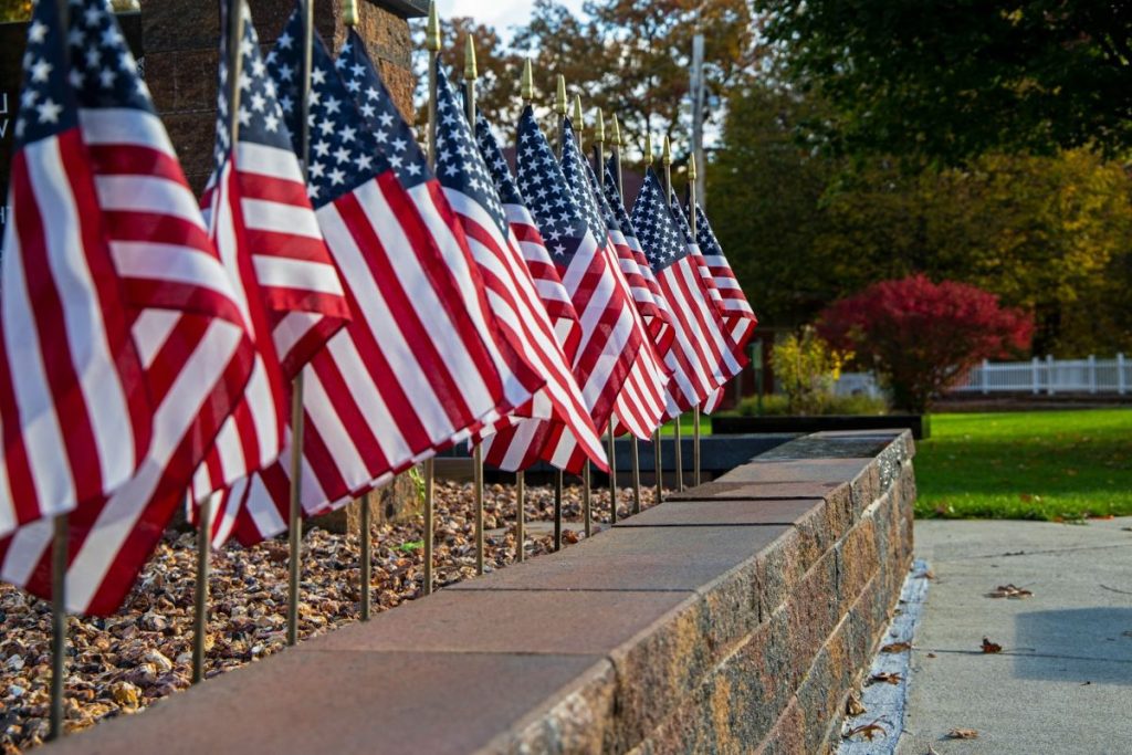 rangée de drapeaux des USA