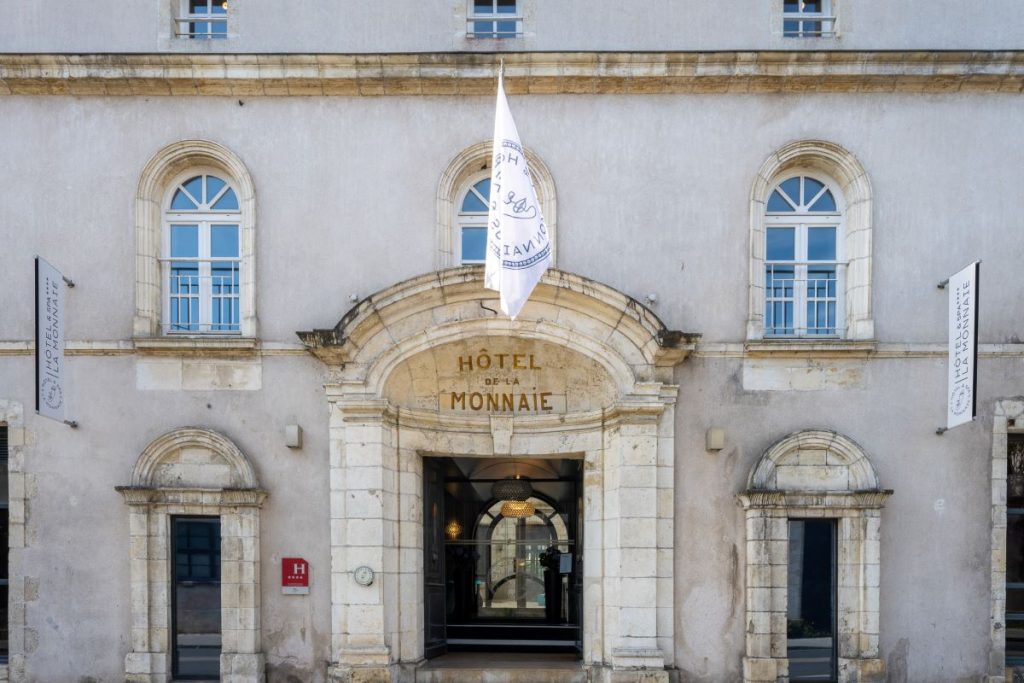 entrée de l'hotel la monnaie