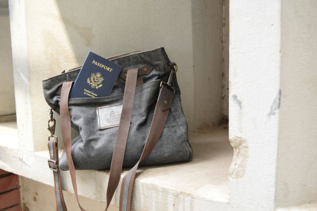passeport dans un sac